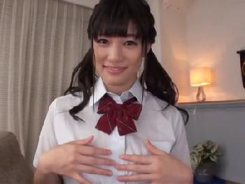 制服姿の美形少女女子校生が自慢の巨大乳を使ってペニスをパイズリご奉仕巨乳美少女ぶっかけのエロ動画