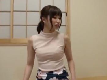 夫が不在中なのを良い事に中出し不貞交尾に勤しむ不貞妻！巨乳素人痴女人妻ハメ撮りのエロ動画