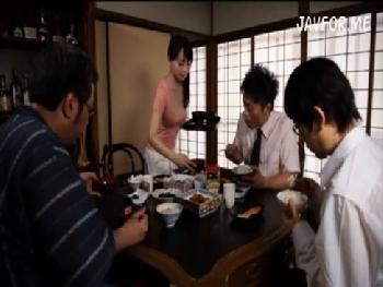 借金返済のために義理の父親と義理息子に犯される後妻が悲惨すぎッ!巨乳人妻熟女フェラ手コキ近親相姦羽月希のエロ動画