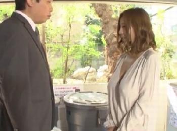 欲求不満なデカチ乳ギャル母親!ノーブラ乳首ポッチで男を刺激して禁断の一線越え巨乳お姉さん人妻西條るりのエロ動画