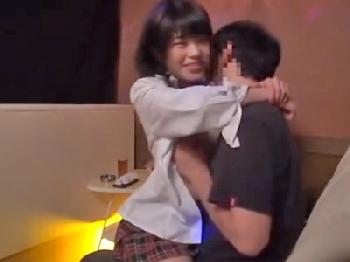 『中で出しちゃったの？』女子校生コスのピンサロ嬢と本番ハメ→勢い余って中出し素人美少女コスプレ盗撮のエロ動画