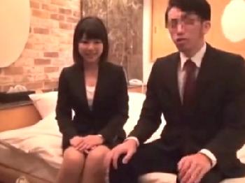 上司と美人部下をラブホテルで二人っきりにしてモニタリング→中出し性交に発展素人お姉さんOL盗撮のエロ動画