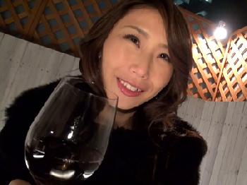 夫と別居中で罪悪感なくいろんな男とSEX楽しむ奥様巨乳素人人妻のエロ動画