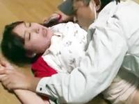 パンチラを見せつけ隣人を誘惑する痴女妻→欲求爆発させ生姦開始!巨乳美少女お姉さん人妻のエロ動画