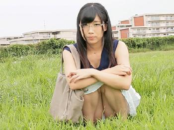 イキっぷりが凄い敏感めがね少女がヘンタイプレイを求めてデビュー!美少女フェラのエロ動画