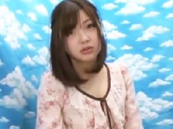 SEXを知らない男くんを筆おろし→フェラチオでぶっこ抜いちゃう巨大バスト素人娘巨乳美少女童貞のエロ動画