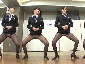品格のあるCAさんたちがお客様の夢を叶えるためにガニ股研修にコスプレパンスト桜井あゆ川村まや川菜美鈴木島すみれのエロ動画