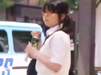 内気な少女を狙った悪質な犯行！大人しい女子校生を痴漢陵辱して二穴ファック巨乳美少女めがね中出し3Pアナルのエロ動画