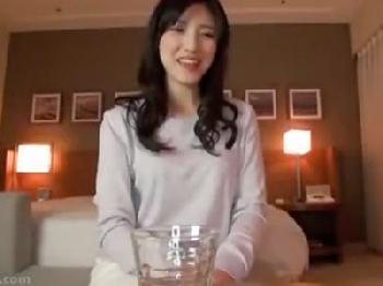 しっとり落ち着いた雰囲気の美人マダムが繰り返す中出し不貞素人人妻のエロ動画