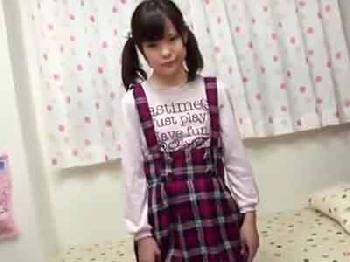 どう見ても中●生な幼顔娘にオッサンイチモツ挿入→キツマンに生中出し！素人美少女ロリのエロ動画