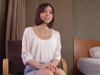 ハーフの素人奥さんが微乳晒して他人棒の感触に背徳絶頂オーガズム！お姉さん人妻ぶっかけのエロ動画