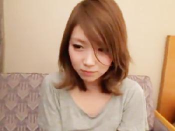 居酒屋の看板娘をナンパ→ホテル連れ込んで幼顔女体をハメ撮り!素人顔射のエロ動画