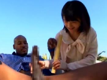 黒人メガペニ棒に露出中出しファックを強要されたお姉さんハメ撮りのエロ動画