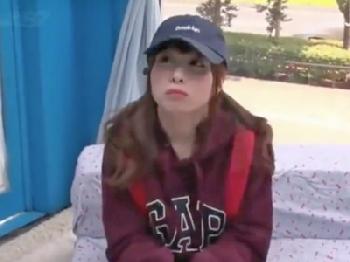 恥ずかしがり屋美形少女がチェリーボーイくんと初対面で筆おろし巨乳素人美少女童貞のエロ動画