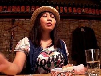 巨乳ギャルを寝るまで酔わせてほろ酔い気分で連れ込み性交のエロ動画