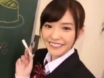 校内ミスコンテスト断トツ1位な美形少女女子校生に巨大ペニスぶち込み!美少女ハメ撮りのエロ動画