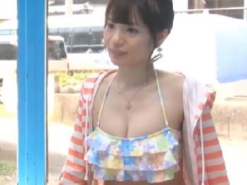 水着素人が友人同士で素股マッサージ体験→発情してなし崩しで中出し交尾展開W巨乳美少女のエロ動画