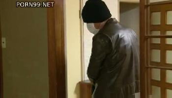 素人奥さんが泥酔している間に婦女暴行魔に婦女暴行される人妻レイプのエロ動画