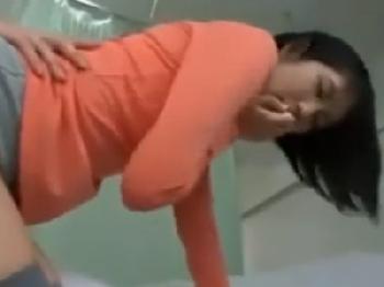病室で男を誘って口内射精パコに持ち込む巨乳痴女素人お姉さんのエロ動画