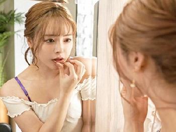 現役美容師の神ルーティンは…カットから口づけ→べろちゅう中出しまでW巨乳お姉さんギャル痴女小倉由菜のエロ動画