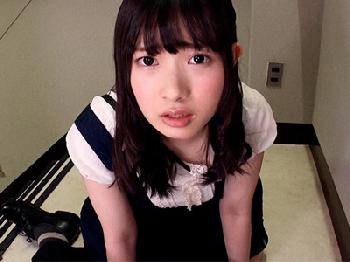 カフェで働くサービス精神旺盛な女の子が性的変態オッサンの要望に応える癒しのコスプレパコ美少女ロリ水着手コキのエロ動画