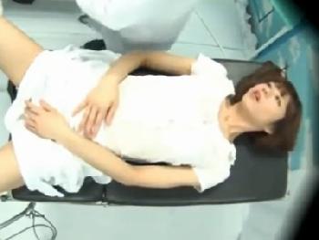 「あ…薬が奥まで…」子種というクスリを膣奥に名が出しされた素人さんW中出し盗撮のエロ動画