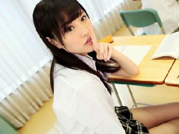 先生も生徒も関係ナシ！男を惑わす小悪魔な美形少女女子校生が教室で3P顔面射精パコ美少女痴女顔射のエロ動画