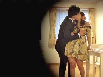 妻の姦淫を疑う夫が友人を使って寝取らせ隠し撮り素人人妻盗撮のエロ動画
