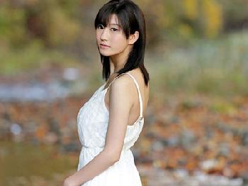 国民的アダルトビデオアイドルを目指す華奢巨大乳房な美形少女がデビュー！巨乳美少女デビュー作美竹すずのエロ動画