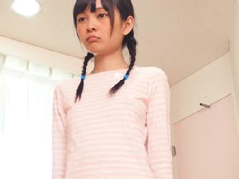 揺れない小ぶりな乳房が好きな人には涎もののミニ系娘美少女ロリパイパンのエロ動画
