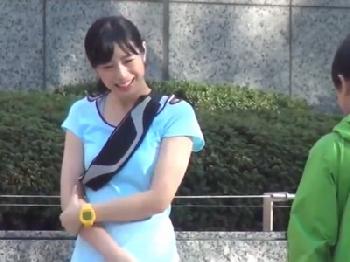嫌がらりながらも押し負けて連れてこられたランニング女子→自慢の筋肉を見せつけて汗だくセクササイズ！素人コスプレナンパのエロ動...