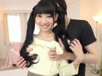 童貞殺しのニットや絶対領域を着た美形少女との濃密接触巨乳美少女3Pのエロ動画