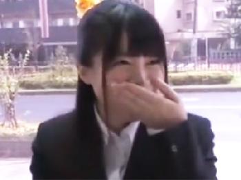 『ひゃっぁ気持ちぃ‥部長もうダメぇえ！』新人オフィスレディがマジックミラー号で上司と中出しハメ素人美少女OLのエロ動画