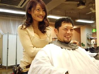 顔面に乳房をむにゅっと押しあて欲情させ店内でハメる美容師巨乳お姉さん痴女七瀬ひなのエロ動画