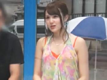 海水浴場でナンパした女子大生をマッサージの体験モニターと騙して男友人と素股させた結果素人美少女パイパン水着中出し盗撮のエロ動...