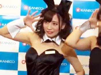 バニーガールの格好したイベントガールに強姦魔が近づき中出し強姦!美少女パイパンレイプのエロ動画