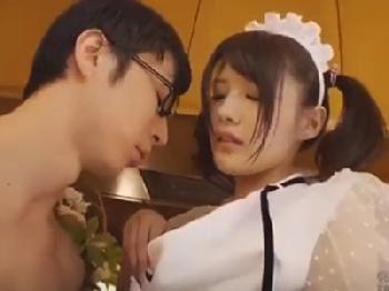 激烈可愛いメイドさんと濃密性行為でニーソックス足コキまでしてくれる!美少女痴女コスプレ手コキ相沢みなみのエロ動画
