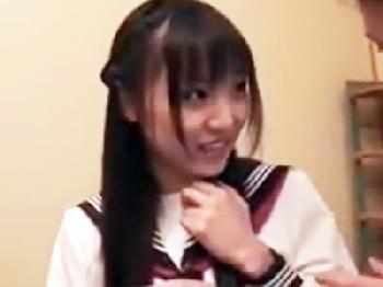 「こんなに貰えるんですか?」金で釣った女子校生のパイパンマンコに無許可種付けW美少女中出しハメ撮りナンパのエロ動画