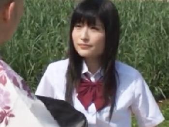 一人で沖縄旅行に行った美形少女女子校生が現地のオジサンに捕まり青姦強姦被害にW美少女顔射フェラレイプ露出のエロ動画