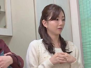 婚約者と内見中に不動産屋と死角でハメまくる奥様巨乳お姉さん中出しのエロ動画