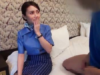 仕事着のままナンパされて悩める男子たちの肉棒を膣内に受け入れる天使たち素人美少女お姉さん中出し顔射ハメ撮りのエロ動画