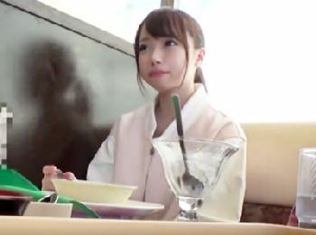 テニサーのアイドル女子大生を酔わせて連れ込み中出し交尾隠し撮り巨乳素人美少女のエロ動画