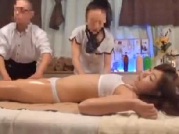 欲求不満な巨乳奥様が夫以外の男を誘惑して自宅で姦淫SEX!痴女人妻熟女パイズリオナニー黒沢那智のエロ動画