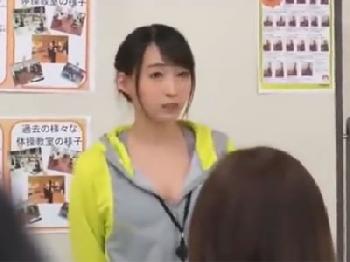 家に帰ったら妹がオナってて足ピンでまさにイこうとしているところだった美少女ロリ中出しハメ撮り佐々波綾のエロ動画