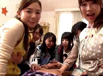 巨大乳保母さんだらけ！1本の肉棒をめぐって保母たちが奪い合いW巨乳お姉さん痴女のエロ動画