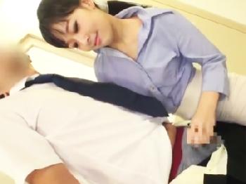 イヤホン推奨なオフィスレディお姉さんの囁き手コキ痴女OLオナニーのエロ動画