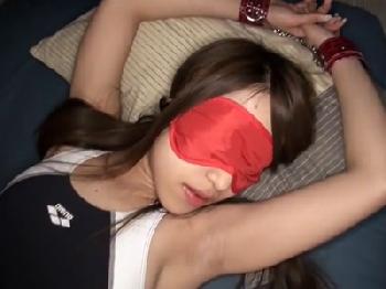 「ぁ！イク…だめぇー♡」目隠し・手錠・競泳水着で中出しするまでノンストップ調教巨乳ギャルのエロ動画