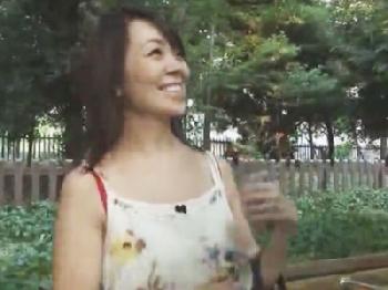 SEX狂いの熟女が汗だくになりながら本気で感じる濃密パコ巨乳佐藤真由美のエロ動画