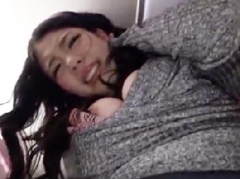 美デカパイ妻が深夜バスに乗車→居合わせた乗客と中出し乱交パコ！巨乳素人痴女人妻ハメ撮りのエロ動画