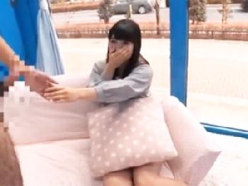 『こんな出たよ…気持ち良かったですかぁ？…』素人きれいなお姉さんがDT君の初体験を優しく奪っちゃう美少女童貞中出しのエロ動画